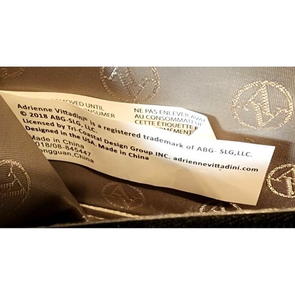 Adrienne Vittadini 8" Wallet Black Zip Around Stingray RFID NWT Slight Damage - Picture 9 of 9